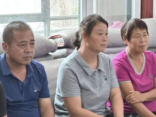 策略宝 戍边烈士肖思远弟弟肖荣基参加阅兵方队，母亲在河南新乡家中观看：咱娃中！他哥知道了肯定也骄傲