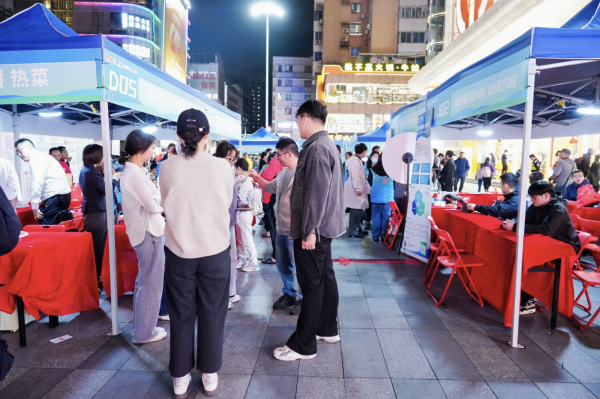 万利配资 转角见offer，北京路招聘夜市多维服务暖人心